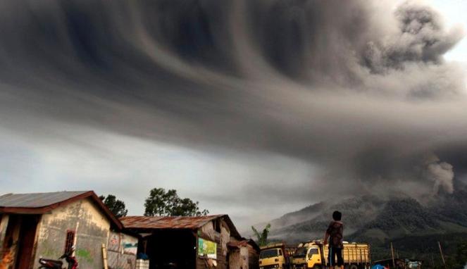 Erupsi Gunung Sinabung. FOTO/VIVA