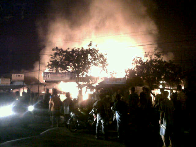 Kebakaran di kawasan Lubuk Buaya, Kota Padang. FOTO/FJ