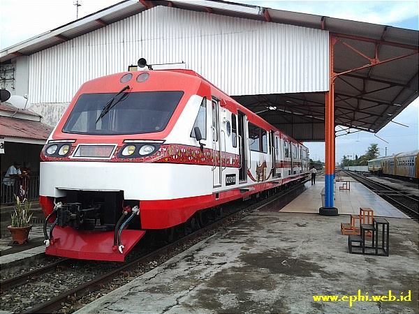 Railbus Bandara yang akan melayani penumpang KA dari Simpang Haru-BIM. FOTO/KLIKSUMBAR/ELPHI