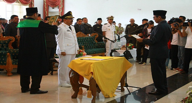 Pelantikan Penjabat Walikota Padang, Erizal Agus oleh Gubernur Sumatera Barat, Irwan Prayitno di Gubernuran Sumbar. FOTO/KLIKPOSITIF