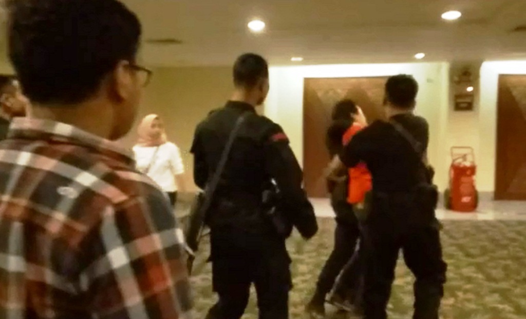 Detik-Detik saat peristiwa antara Wartawan Antara dengan Brimob di venue JCC, Jakarta