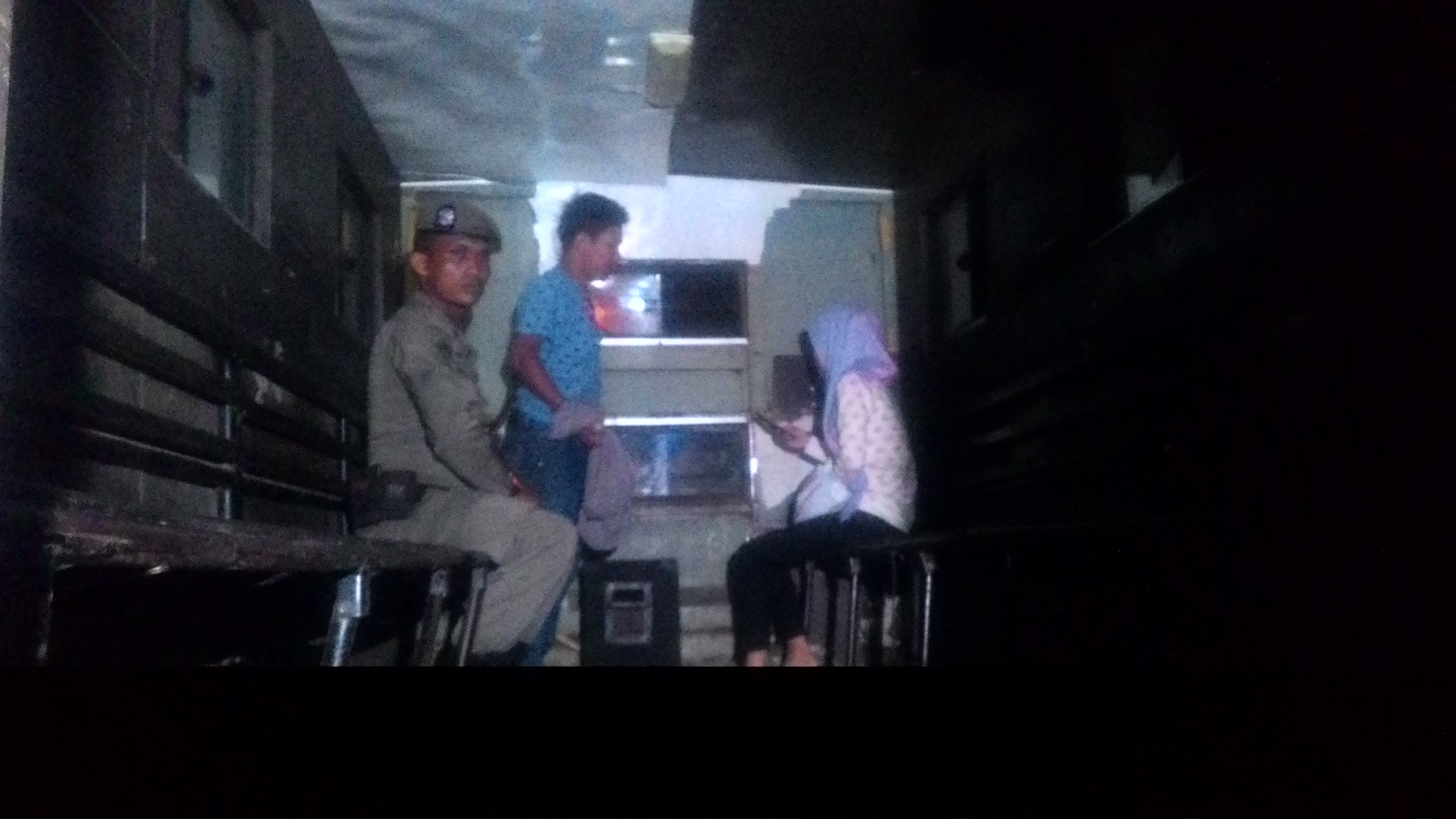 Operasi pekat dan narkoba oleh Satpol PP Padang Rabu malam hingga Kamis dinihari tadi di sejumlah tempat di kota Padang, Sumbar/photo @tanharimage