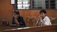 para terdakwa saat disidang di PN Klas IA Padang