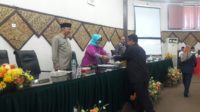 Paripurna Dewan Perwakilan Rakyat Daerah (DPRD) Kota Padang tentang penutupan masa sidang III Tahun 2017 sekaligus pembukaan masa sidang I tahun 2018 pada Jumat (29/12/2017).